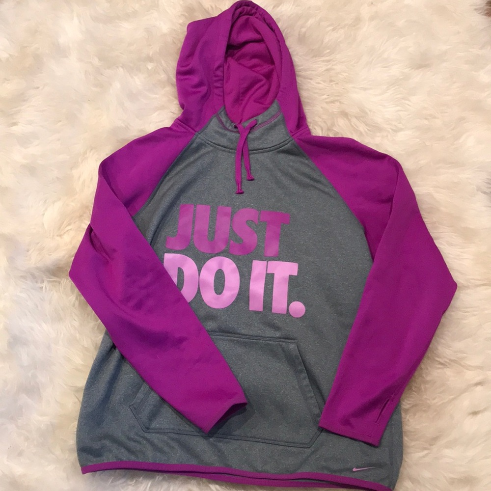 Women’s Nike Sweatshirt